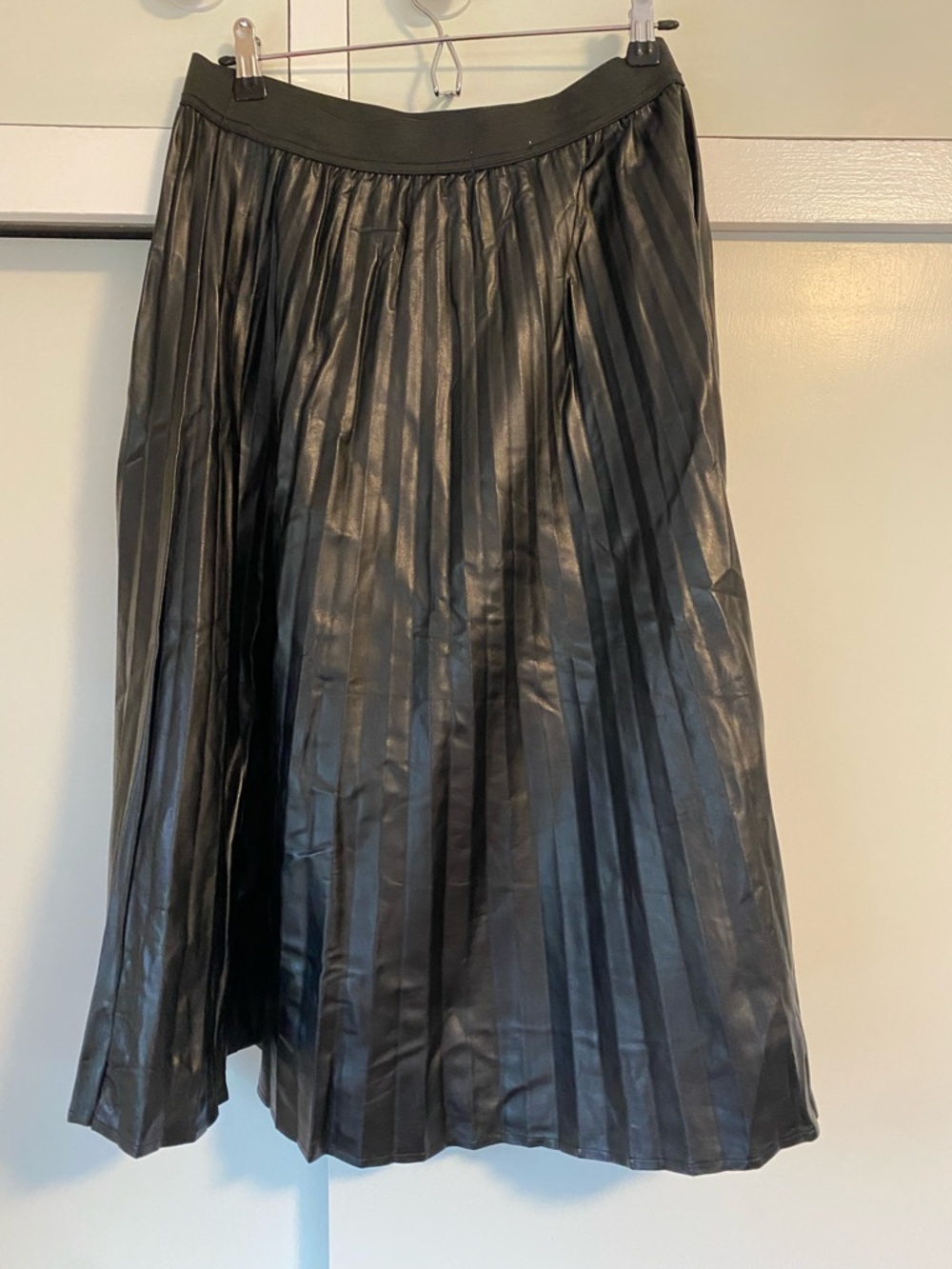 New York & Cia Black Pleated Faux Leather Midi Skirt – Elegant/ Goth Chic /Flowy